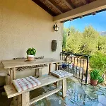 Сasa de vacaciones Charming Stone House *