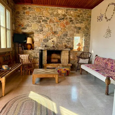 Charming Stone House Agios Nikolaos (Mani)