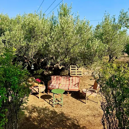 Feriehus Charming Stone House