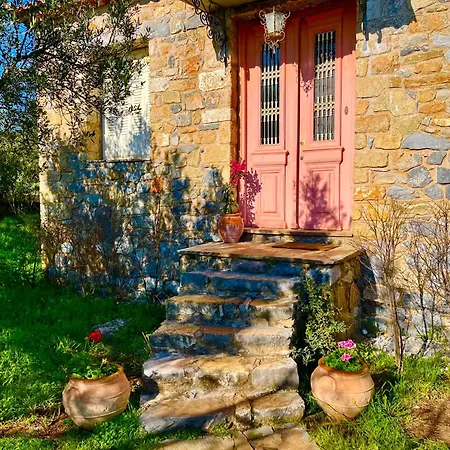 Charming Stone House Ferienhaus *